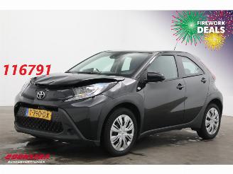 krockskadad bil auto Toyota Aygo 1.0 VVT-i MT Play ACC Bluetooth Airco Camera 2023/6