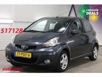 Voiture accidenté Toyota Aygo 1.0-12V Comfort Navigator 5-DRS LMV 171.145 km! 2011/1