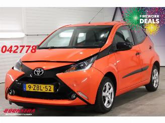 uszkodzony samochody osobowe Toyota Aygo 1.0 VVT-i x-cite Airco Cruise Camera Bluetooth 93.010 km! 2015/1