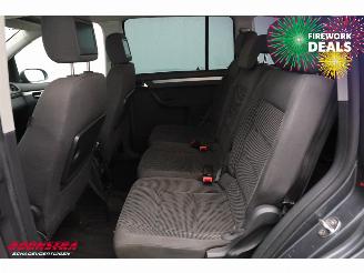 Volkswagen Touran 2.0 TDI 140 PK 7-Pers. Clima Cruise SHZ PDC AHK picture 11