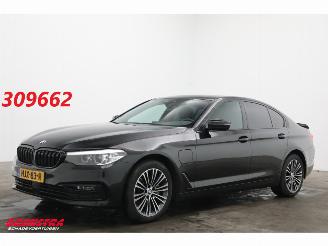Schadeauto BMW 5-serie 530e iPerformance WASSER SportLine Schuifdak LED ACC SHZ PDC 2018/12