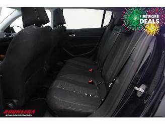 Peugeot 308 1.2 PureTech Aut. Allure Pano LED Navi Clima Cruise PDC picture 12