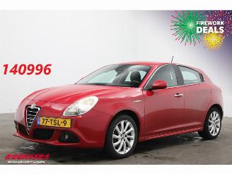 Vaurioauto  passenger cars Alfa Romeo Giulietta 1.4 T Distinctive Clima Cruise AHK 2012/4