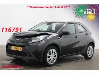 Vaurioauto  passenger cars Toyota Aygo 1.0 VVT-i MT Play ACC Bluetooth Airco Camera 2023/6
