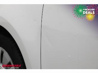 Volkswagen Up! 1.0 BMT move up! Airco Bluetooth 49.259 km! picture 11