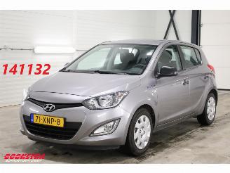 Damaged car Hyundai I-20 1.2i Business Edition Airco AHK 82.240 km! 2012/7