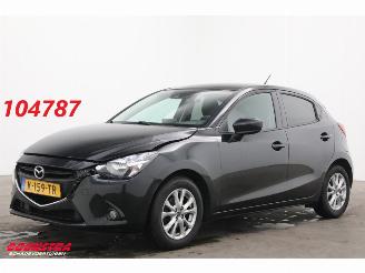 Vaurioauto  passenger cars Mazda 2 1.5 Skyactiv-G Intro Edition Navi Airco Cruise PDC AHK 2015/4