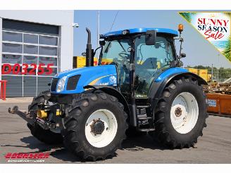 Vaurioauto  machines New Holland  T6020 ELITE BY 2012 8.421 Uur BY 2012 8.421 Uur 2012/6