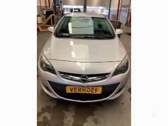 Vrakbiler auto Opel Astra Astra J (PC6/PD6/PE6/PF6), Hatchback 5-drs, 2009 / 2015 1.4 Turbo 16V 2012/9