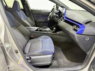 Toyota C-HR 1.8 Hybrid Bi-Tone Plus picture 24