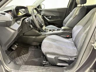 Peugeot 2008 1.2 PureTech Allure Automaat picture 17