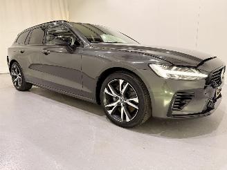 škoda osobní automobily Volvo V-60 2.0 T8 Recharge PHEV R Design AWD 2020/10