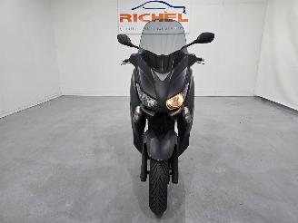 Yamaha X-Max 250 ABS picture 2