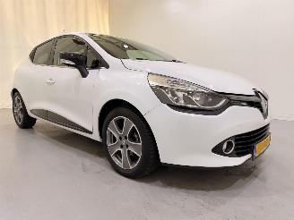 krockskadad bil auto Renault Clio HB 0.9 TCe 90 Night&Day 2015/9