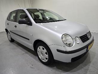 krockskadad bil auto Volkswagen Polo 1.4-16V AUT 5.Drs 2002/8