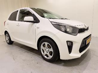 damaged passenger cars Kia Picanto 1.0 Comfortline Plus Airco 2019/10