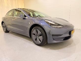 krockskadad bil auto Tesla Model 3 Standard Range Plus 225kW 2020/3