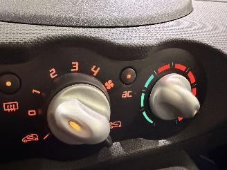 Renault Twingo 1.2 16V Collection Airco picture 9