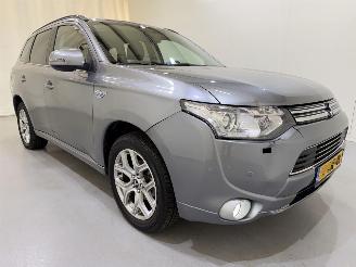 škoda osobní automobily Mitsubishi Outlander 2.0 PHEV Instyle Aut. Navi/Clima 2014/2