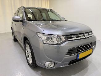 Damaged car Mitsubishi Outlander 2.0 PHEV Instyle 4WD Leer 2014/6