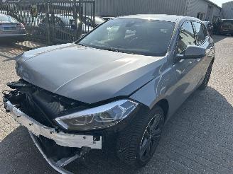 skadebil auto BMW 1-serie 118i  Automaat   ( Nieuw prijs 47000,00 ) 2024/8