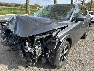 Damaged car Nissan Qashqai 1.3 Hybrid  Automaat Business Design ( Panoramadak ) 2022/3