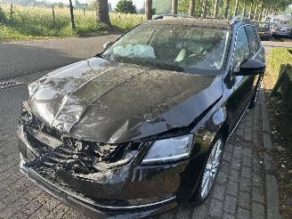 Coche accidentado Skoda Octavia Stationcar 1.5 TSI  Automaat Greentech Style Business 2019/10