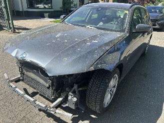 uszkodzony samochody osobowe BMW 3-serie 320e Touring xDrive Business Automaat 2021/11