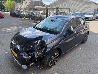 damaged passenger cars Peugeot e-208 EV  Allure 50kWh  Automaat 2024/5