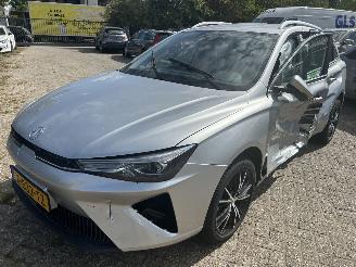 damaged passenger cars MG MG5 Luxury Long Range  115 kW  automaat 2024/2
