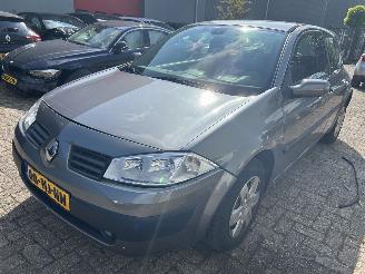 skadebil auto Renault Mégane 1.6-16V   3 drs 2003/10