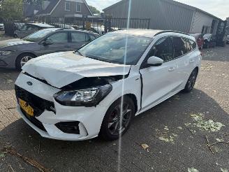 skadebil auto Ford Focus Stationcar 1.0  Hybrid  ST Line 2022/1