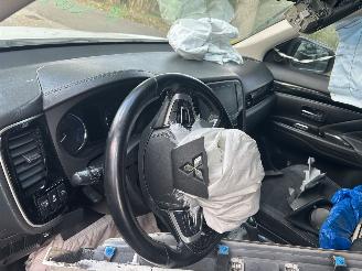 Mitsubishi Outlander 2.4 PHEV   Intense  Automaat picture 12