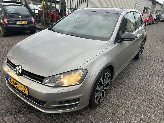 skadebil auto Volkswagen Golf 1.2 TSI  Trenline  ( panoramadak ) 2013/3