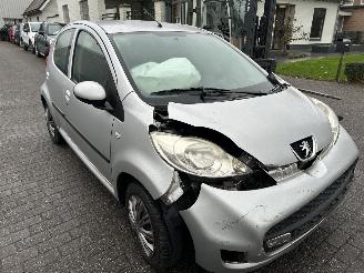 Peugeot 107 1.0-12V  XS Automaat  5 Drs- Airco picture 3