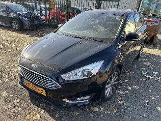 krockskadad bil auto Ford Focus Stationcar 1.5 TDCI 2017/11