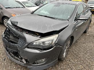 skadebil auto Opel Astra Sports Tourer 1.4 Turbo Sport 2011/10