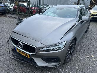 skadebil auto Volvo V-60 2.0 Hybride B3 Automaat Business Pro 2020/10
