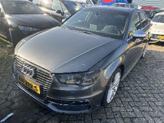 Vaurioauto  passenger cars Audi A3 Sportback E tron 1.4 Automaat 2015/12