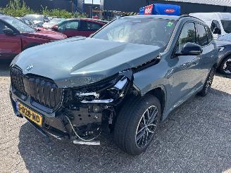 krockskadad bil auto BMW iX1 xDrive  3.0 Launch Edition  67 kWh M pakket-Leer-Panoramadak 2023/3