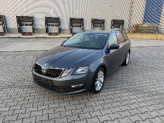 krockskadad bil auto Skoda Octavia 1.6 TDI DSG KLIMA NAVI AHK SITZHEIZUNG 2019/10