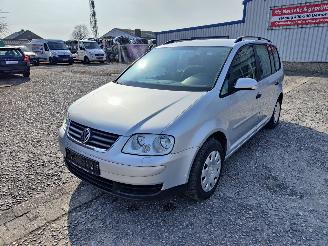 Uttjänta bilar auto Volkswagen Touran 1.9 TDI Zilver LA7W Onderdelen BXE Motor 2006/3