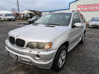 Démontage voiture BMW X5 3.0 i 2000/11