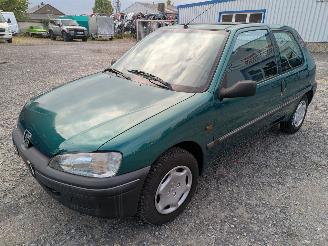 Vrakbiler auto Peugeot 106  1998/12