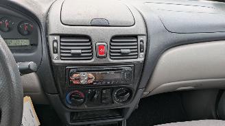 Nissan Almera  picture 12