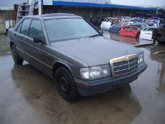 demontáž osobní automobily Mercedes 190-serie w201 1987