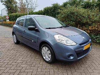 Damaged car Renault Clio 1.2 TCe Special Line navi & airco 5drs 2010/2