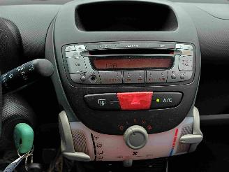 Peugeot 107 1.0-12V XR airco picture 6