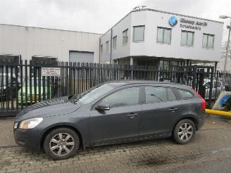 Auto incidentate Volvo V-60 2.0 D3 120kW E5 Aut. CLIMA NAVI 2012/1
