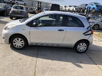 Damaged car Toyota Yaris 1.0i AIRCO 2010/3